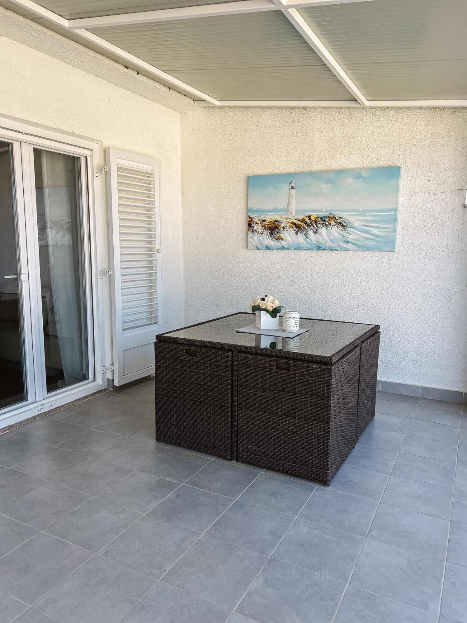 Modern Apartment In The Heart Of Нивице Екстериор снимка
