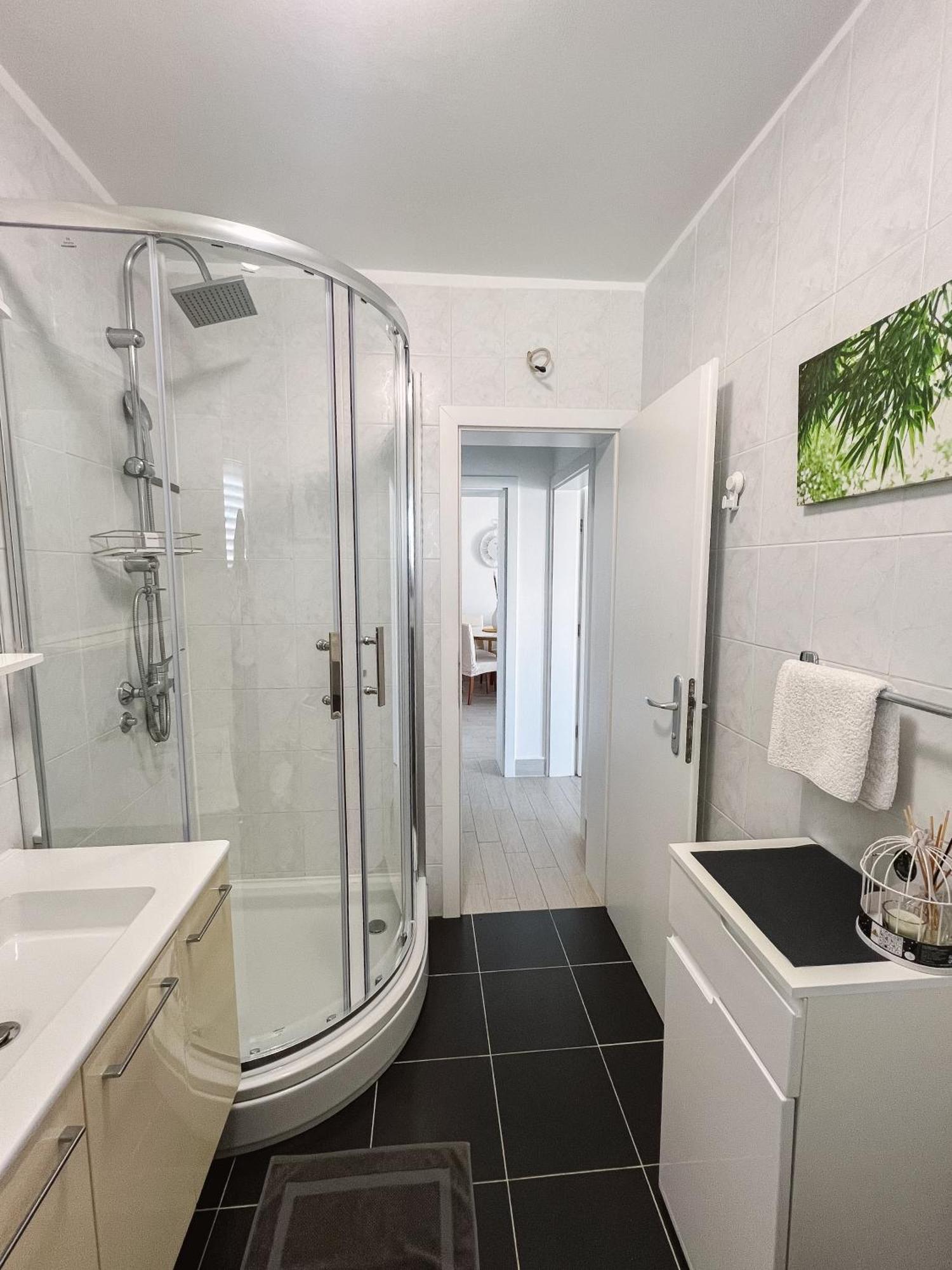 Modern Apartment In The Heart Of Нивице Екстериор снимка