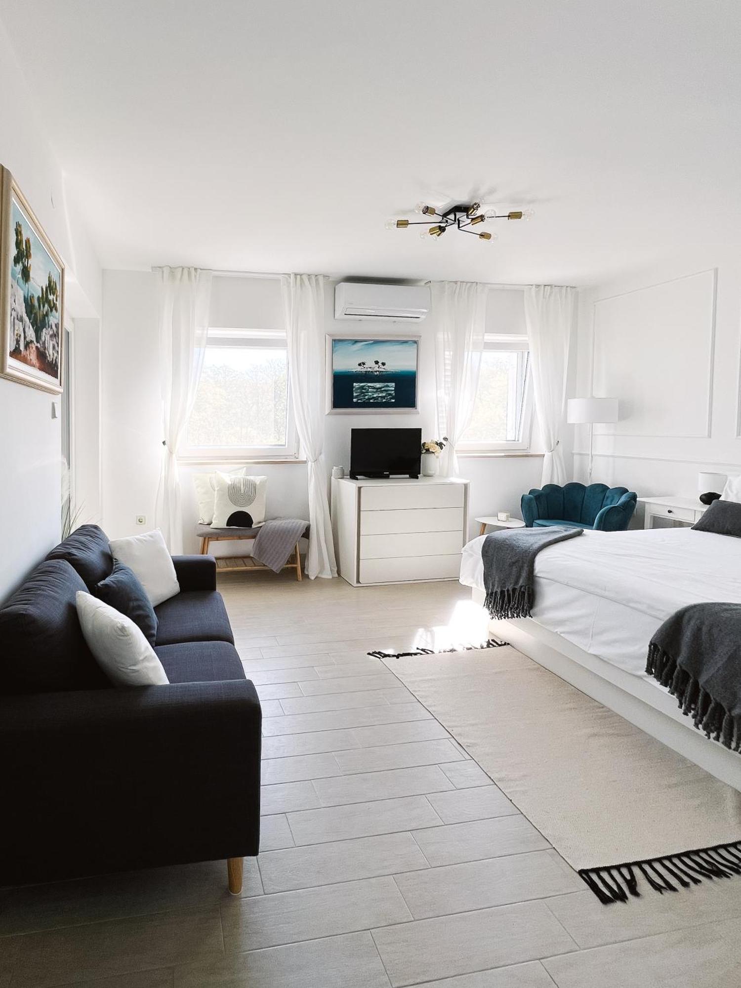 Modern Apartment In The Heart Of Нивице Екстериор снимка