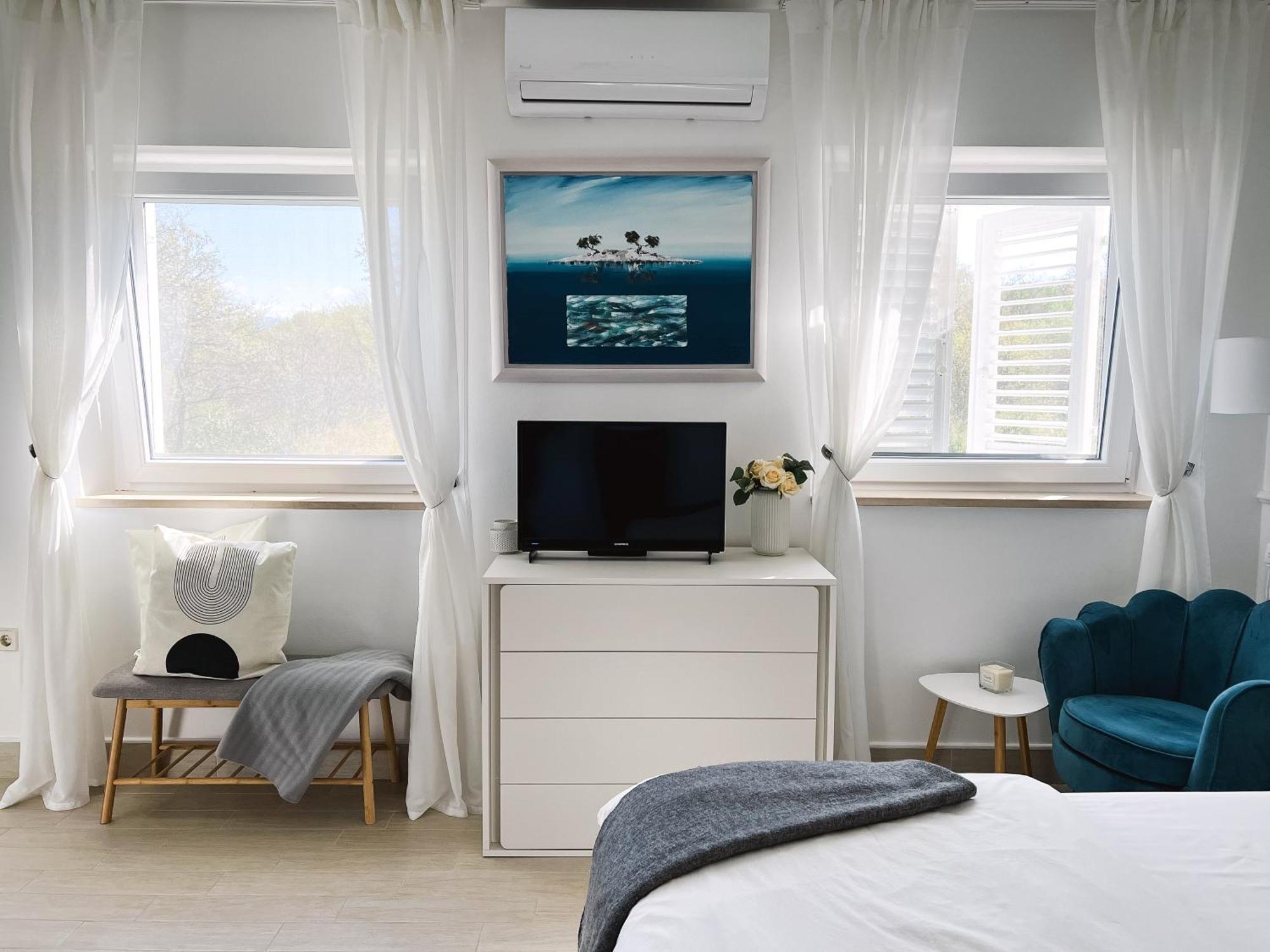 Modern Apartment In The Heart Of Нивице Екстериор снимка