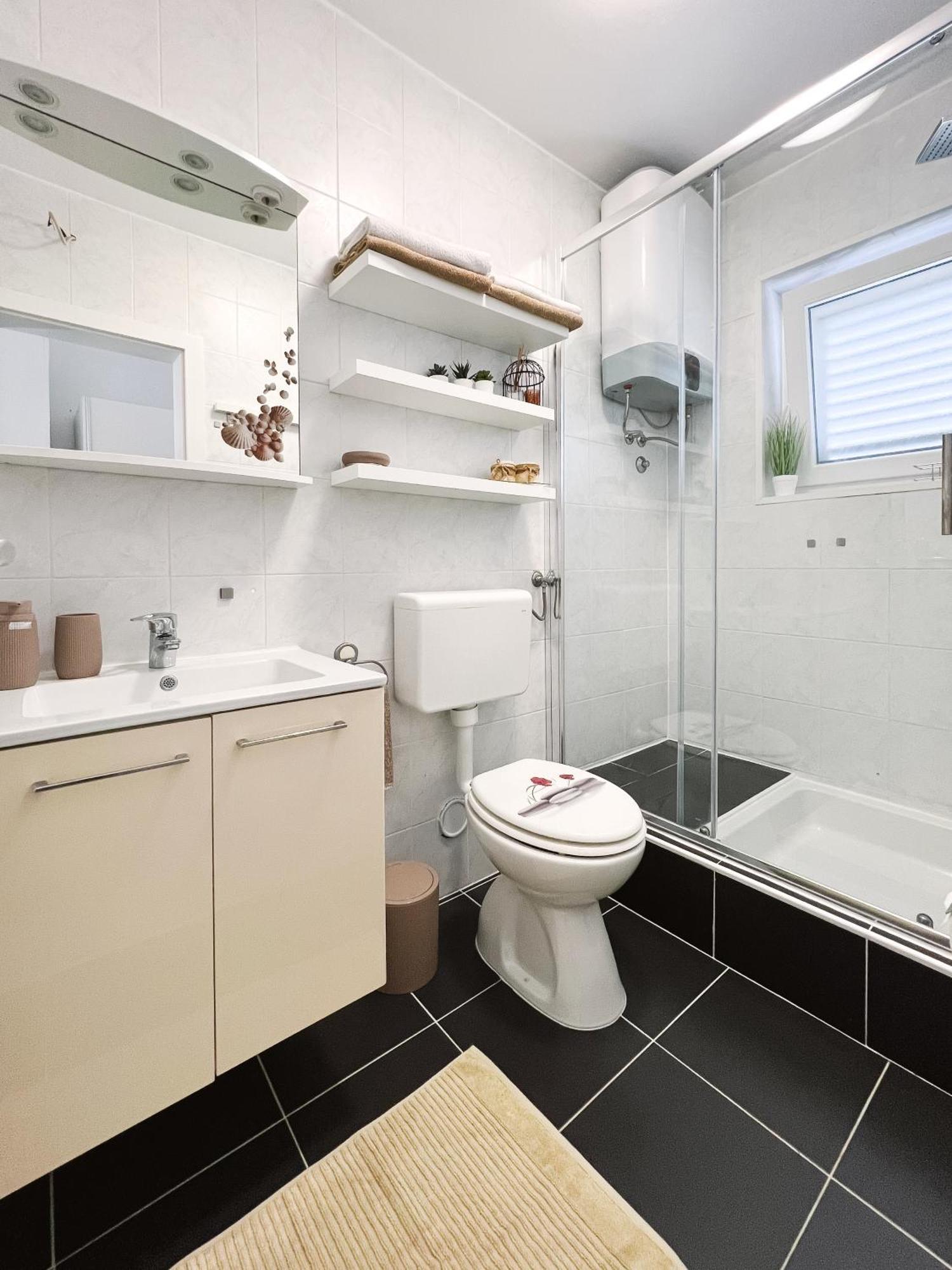Modern Apartment In The Heart Of Нивице Екстериор снимка